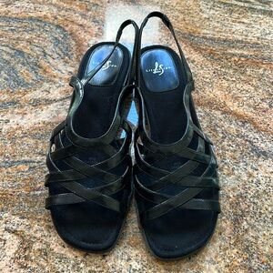 NWB LifeStrode strapped sandals women’s sz 8.5